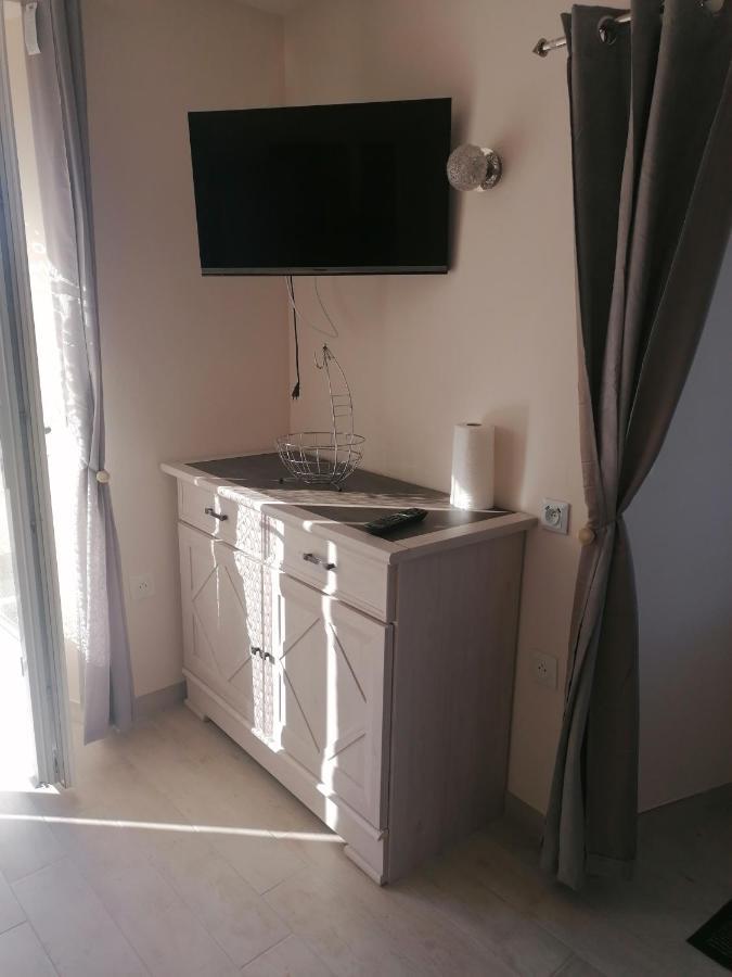La Basse-Cour Apartment Vic-sur-Cere Exterior photo