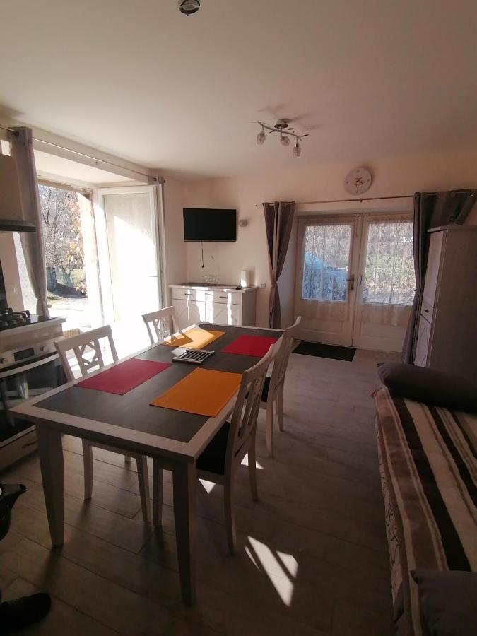 La Basse-Cour Apartment Vic-sur-Cere Exterior photo